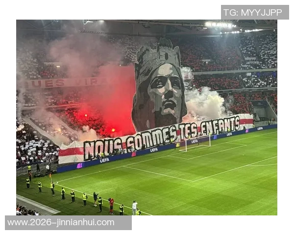 光头球星文班亚马与凯尔登赛后携手三位主场球迷合影留念